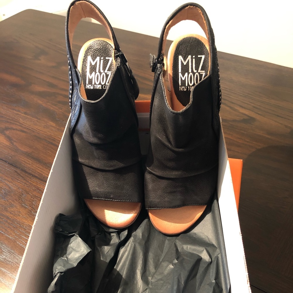 Miz Mooz New York City black leather shoes